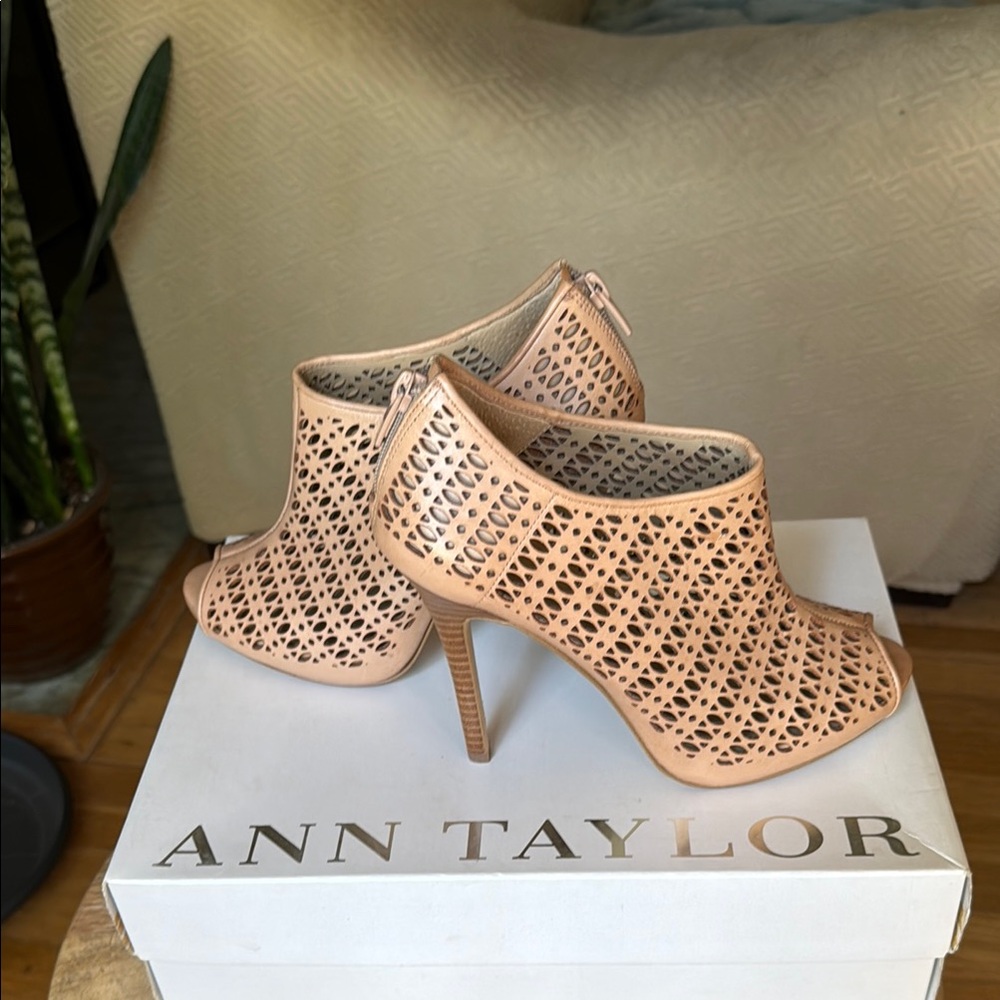 Ann Taylor Tan Heels with Elegant Design